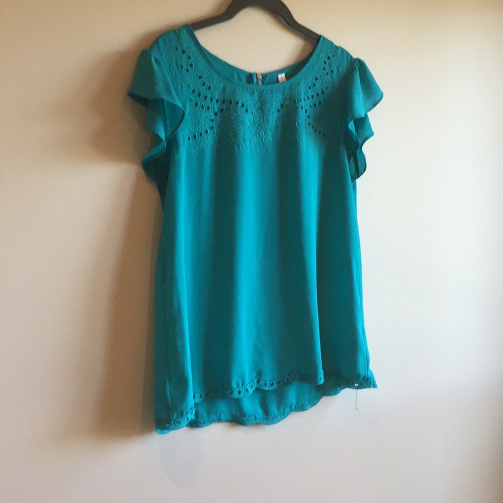 Flutter sleeve, turquoise top. Size Small.